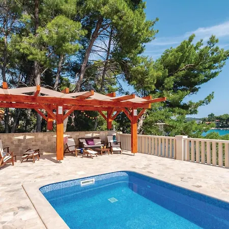 Appartement 3 Bedroom Stunning In *