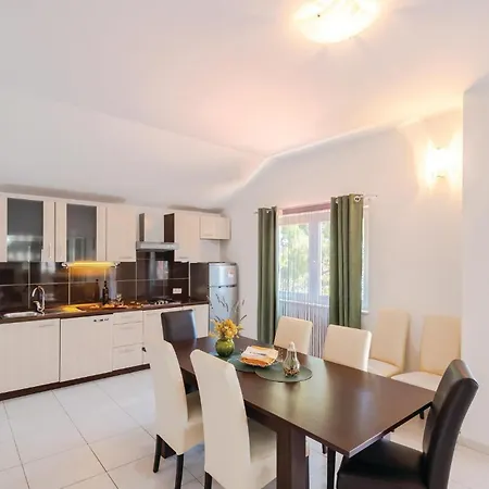 3 Bedroom Stunning In *
