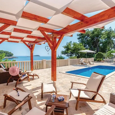 3 Bedroom Stunning In * Prižba